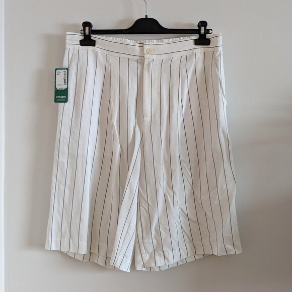 NWT 🇨🇦 Simons White Striped Shorts – Size M - Picture 1 of 4